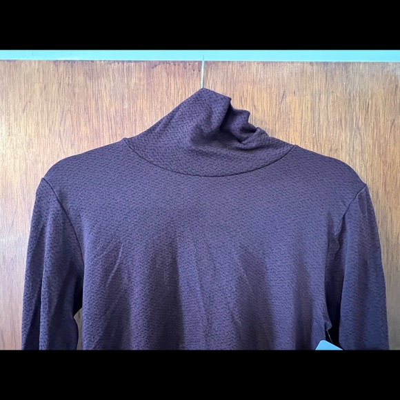NWT Athleta Flurry Peak Turtleneck - Large - Picture 6 of 6